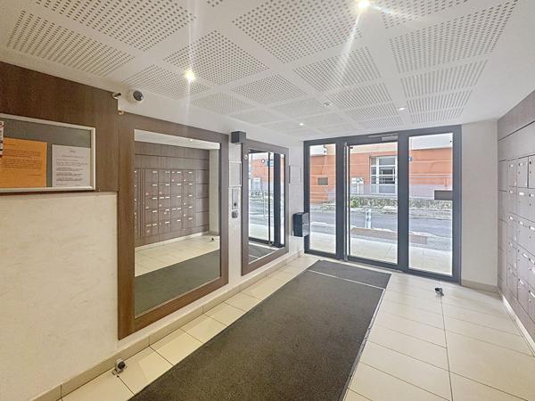 Appartement Aubagne 3 pièces 60 m² , terrasse, parking en s.s