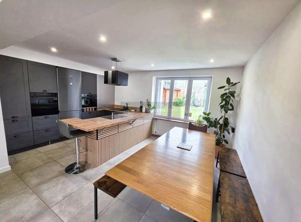 Location                                                      Maison
                        
                     5 pièces                      127 m2                     à Brest