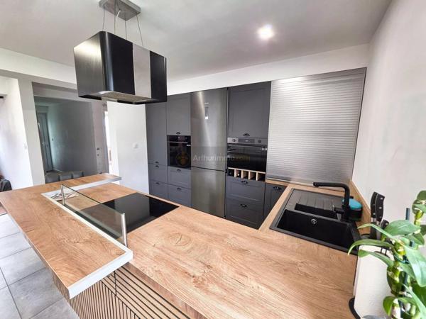 Location                                                      Maison
                        
                     5 pièces                      127 m2                     à Brest