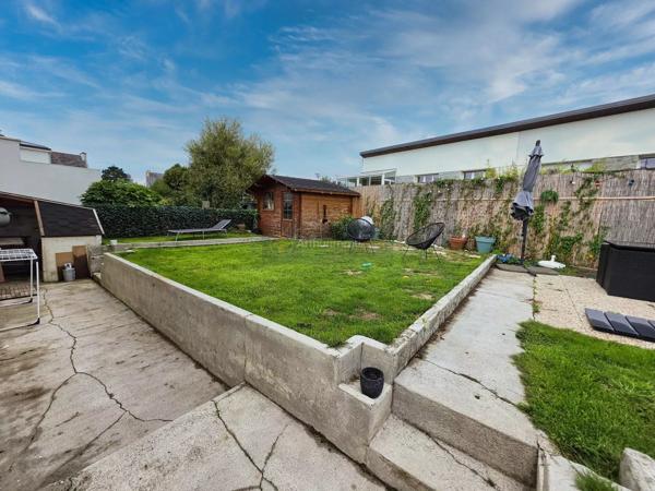Location                                                      Maison
                        
                     5 pièces                      127 m2                     à Brest