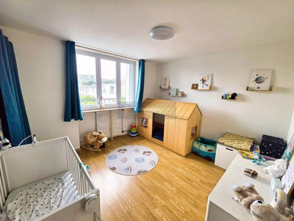 Location                                                      Maison
                        
                     5 pièces                      127 m2                     à Brest