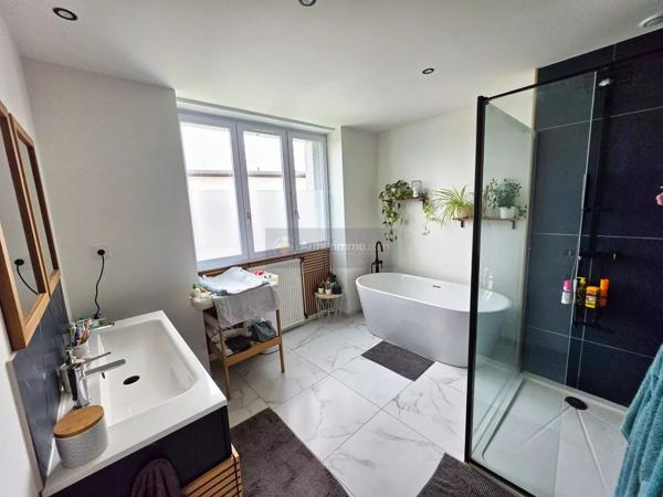 Location                                                      Maison
                        
                     5 pièces                      127 m2                     à Brest