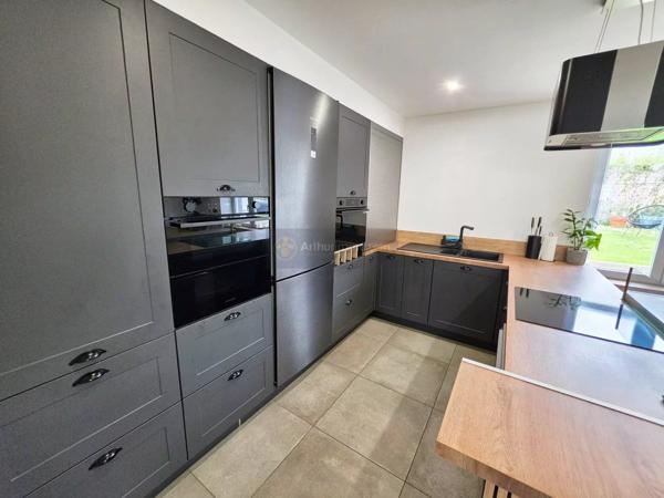 Location                                                      Maison
                        
                     5 pièces                      127 m2                     à Brest