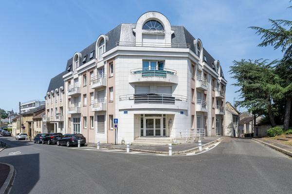 APPARTEMENT STUDIO avec PLACE DE PARKING - PONTOISE