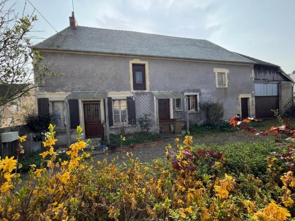 Maison d'habitation 3 pièces avec garage et grange
