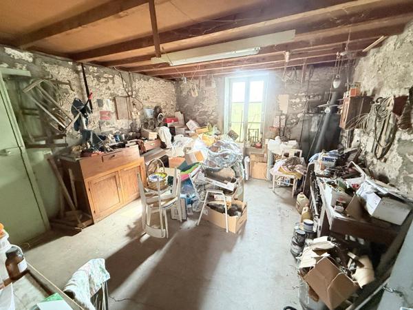 Maison d'habitation 3 pièces avec garage et grange