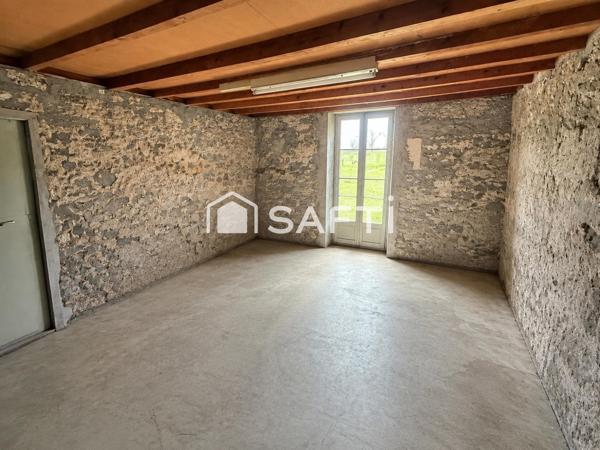 Maison d'habitation 3 pièces avec garage et grange