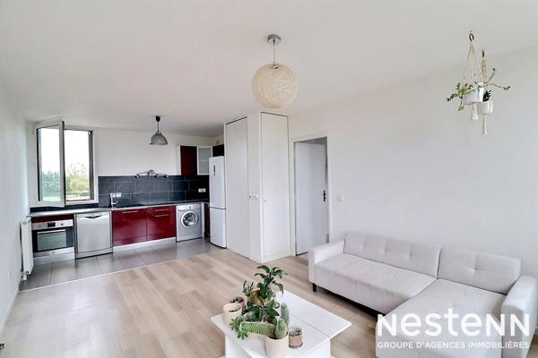 A SAINTE GENEVIEVE DES BOIS , APPARTEMENT DE DEUX PIECES SITUE DANS UNE RESIDENCE SECURISEE ET RECENTE DE 2015 , AU TROISIEME ET DERNIER ETAGE AVEC ASCENSEUR