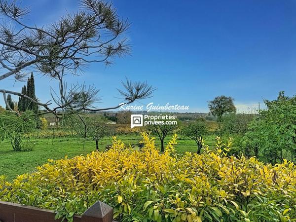 Montagne : Maison en pierre dans un hameau avec vue