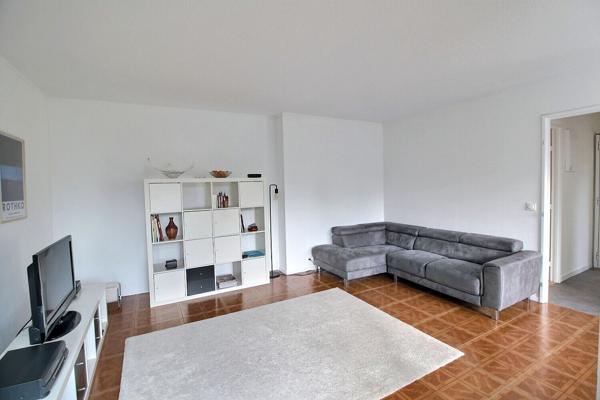 Appartement Massy 4 pièce(s) 89.80 m2 avec loggia plein sud et parking couvert