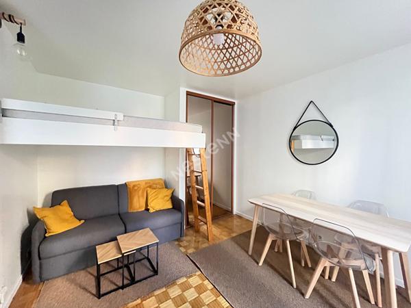 PUTEAUX-DEFENSE: Studio meublé de 22m²