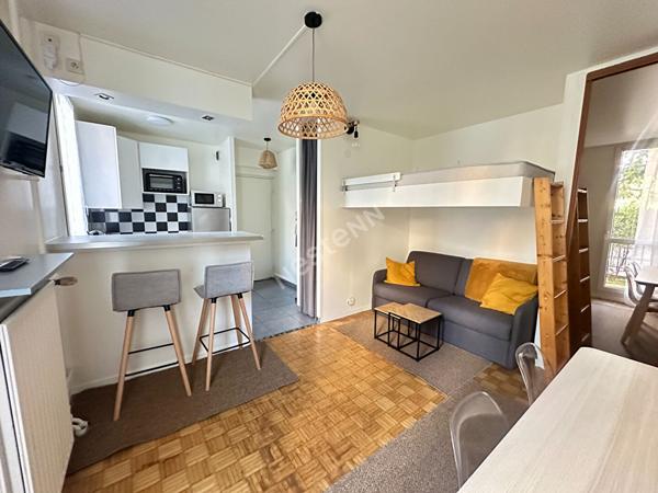 PUTEAUX-DEFENSE: Studio meublé de 22m²