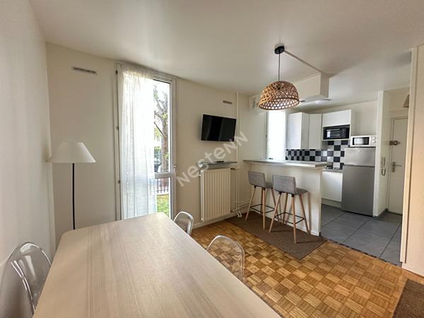 PUTEAUX-DEFENSE: Studio meublé de 22m²