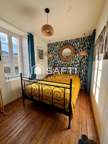 La Garnache -Dans le bourg, maison de caractère de 175 m' avec 6 chambres, jardin clos et dépendance.