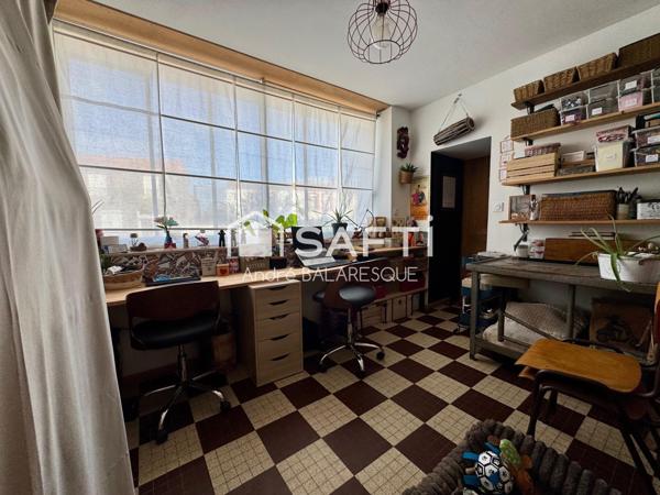 La Garnache -Dans le bourg, maison de caractère de 175 m' avec 6 chambres, jardin clos et dépendance.