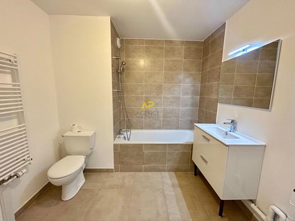 F2 MONTIGNY VILLAGE Loyer 795.11 €/mois charges comprises **  - Référence  2085