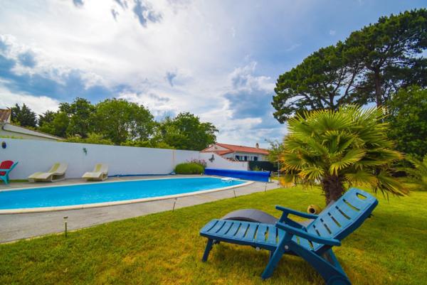 BRETIGNOLLES SUR MER A 800M DES PLAGES SEULEMENT SUPERBE PARCELLE A BATIR 674M² AVEC PISCINE