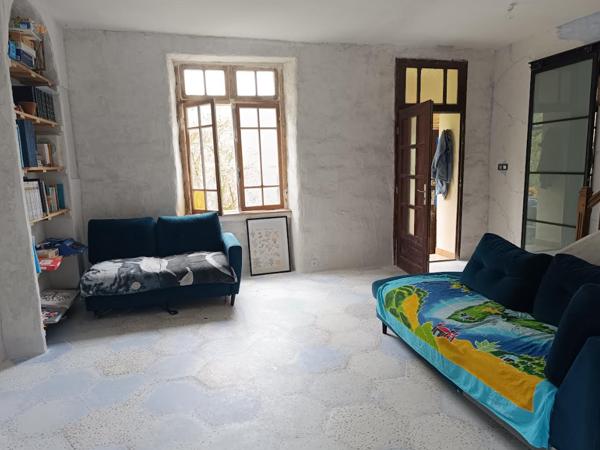 29520 Laz maison sans voisin, autonome en eau, bois de 1 ha , vie de plain pied, dépendances