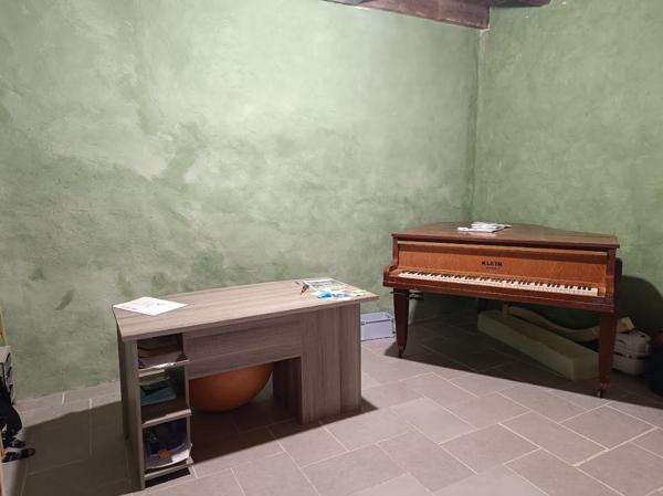 29520 Laz maison sans voisin, autonome en eau, bois de 1 ha , vie de plain pied, dépendances