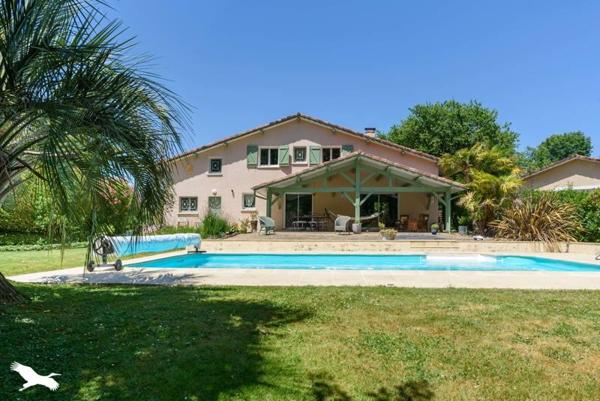 Maison à vendre 399 999 € Hagetmau 6 p 184 m² DPE C