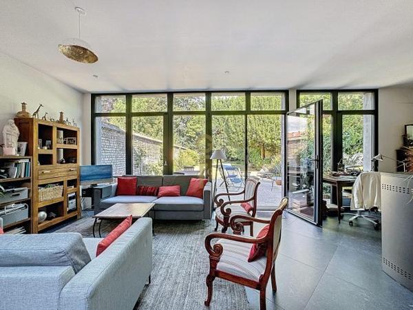 Maison mitoyenne 2 côtés La Madeleine Secteur La Madeleine 262 m²