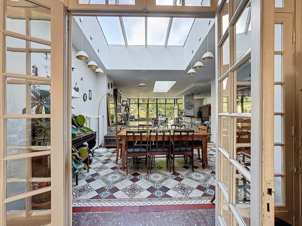 Maison mitoyenne 2 côtés La Madeleine Secteur La Madeleine 262 m²