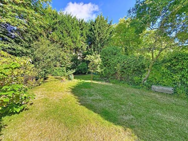 Maison mitoyenne 2 côtés La Madeleine Secteur La Madeleine 262 m²