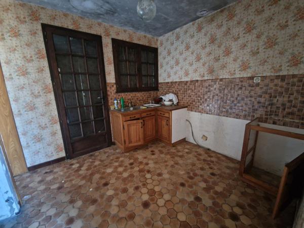 Maison à vendre 3 pièces avec garage sur 1 648 m² de terrain FOURAS (17)