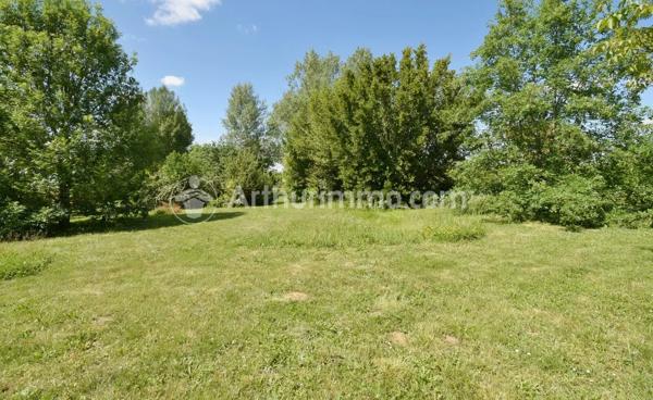 Vente                                                      Terrain
                        
                                         1635 m2                     à Garrigues