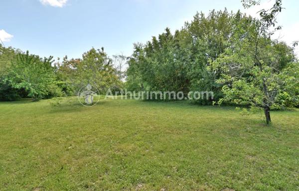 Vente                                                      Terrain
                        
                                         1635 m2                     à Garrigues