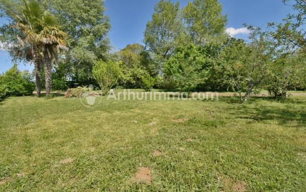 Vente                                                      Terrain
                        
                                         1635 m2                     à Garrigues