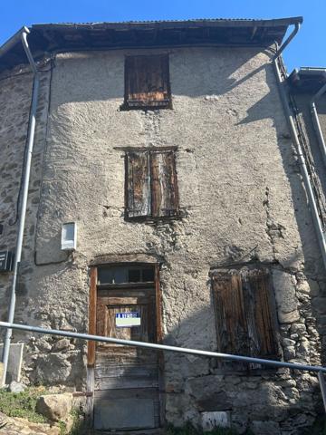 A VENDRE MAISON A RENOVER VUE SUR LA VALLEE