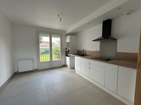 Maison Location avec jardin et garage  Luisant 85M²