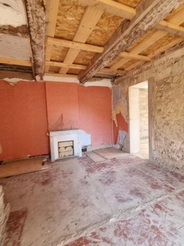 Appartement 3 pièces à renover avec terrasse - SAINT SAVOURNIN (13)