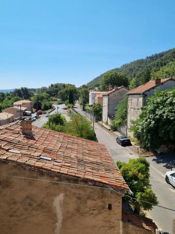 Appartement 3 pièces à renover avec terrasse - SAINT SAVOURNIN (13)