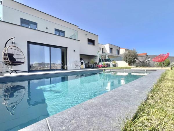 Vente                                                      Maison
                        
                     5 pièces                      175 m2                     à Les Martres-de-Veyre