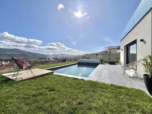Vente                                                      Maison
                        
                     5 pièces                      175 m2                     à Les Martres-de-Veyre