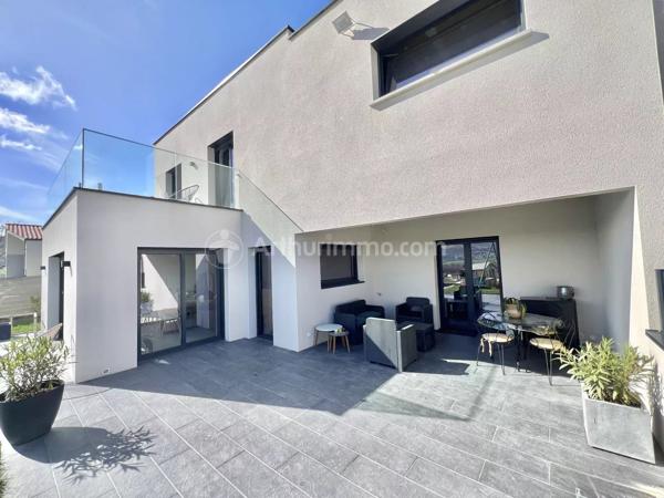 Vente                                                      Maison
                        
                     5 pièces                      175 m2                     à Les Martres-de-Veyre