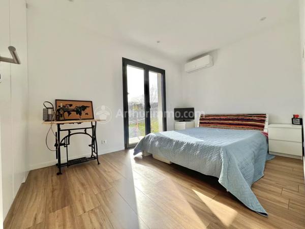 Vente                                                      Maison
                        
                     5 pièces                      175 m2                     à Les Martres-de-Veyre