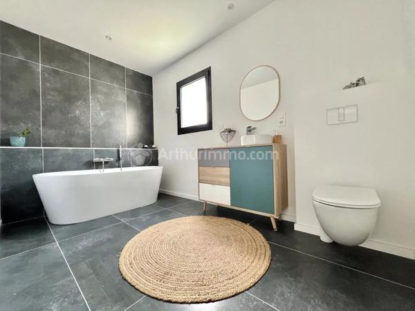 Vente                                                      Maison
                        
                     5 pièces                      175 m2                     à Les Martres-de-Veyre