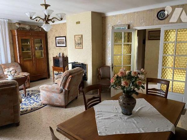 A VENDRE - Dans le bourg du village à CAJARC (Lot - 46160) à 100 mètres du Tour de Ville et de ...