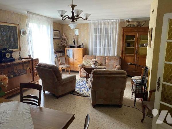 A VENDRE - Dans le bourg du village à CAJARC (Lot - 46160) à 100 mètres du Tour de Ville et de ...