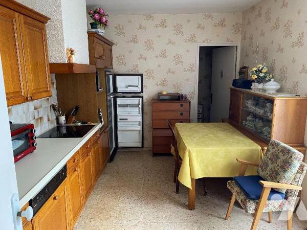 A VENDRE - Dans le bourg du village à CAJARC (Lot - 46160) à 100 mètres du Tour de Ville et de ...
