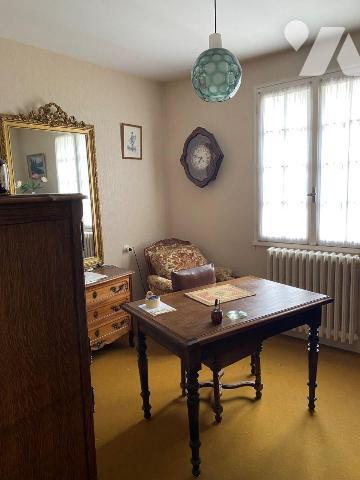 A VENDRE - Dans le bourg du village à CAJARC (Lot - 46160) à 100 mètres du Tour de Ville et de ...