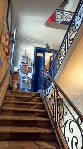 BORDEAUX HYPERCENTRE – BIEN DE CARACTÈRE À FORT POTENTIEL