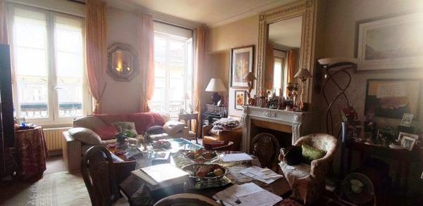 BORDEAUX HYPERCENTRE – BIEN DE CARACTÈRE À FORT POTENTIEL