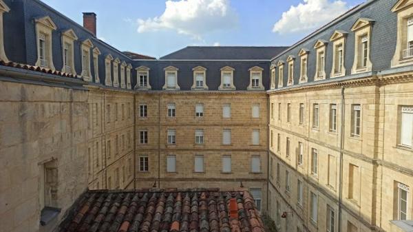 BORDEAUX HYPERCENTRE – BIEN DE CARACTÈRE À FORT POTENTIEL