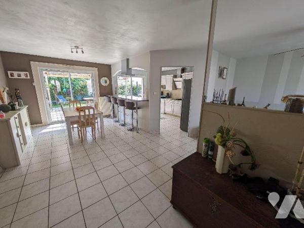 EXCLUSIVITE - LES HERBIERS - Plain-pied de 2002 de 120 m² habitables à proximité immédiate des ...