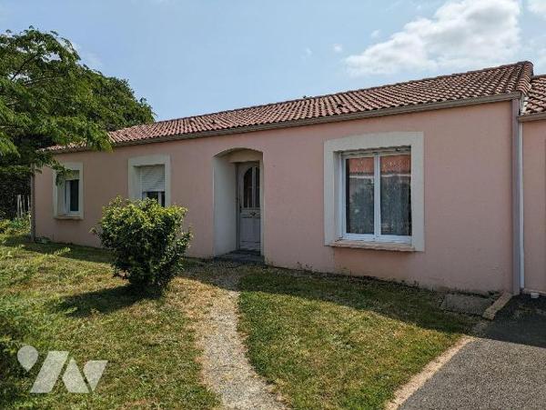 EXCLUSIVITE - LES HERBIERS - Plain-pied de 2002 de 120 m² habitables à proximité immédiate des ...