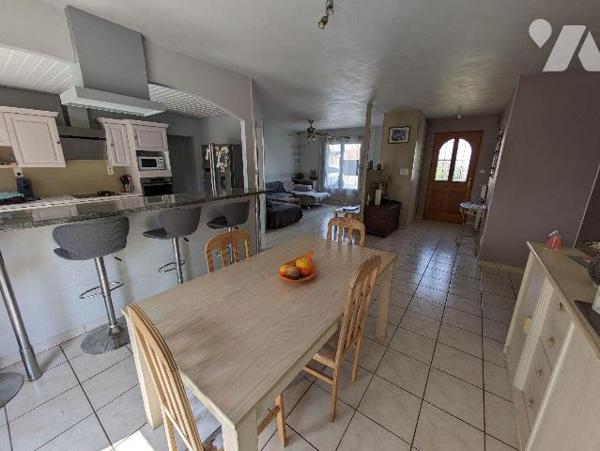 EXCLUSIVITE - LES HERBIERS - Plain-pied de 2002 de 120 m² habitables à proximité immédiate des ...